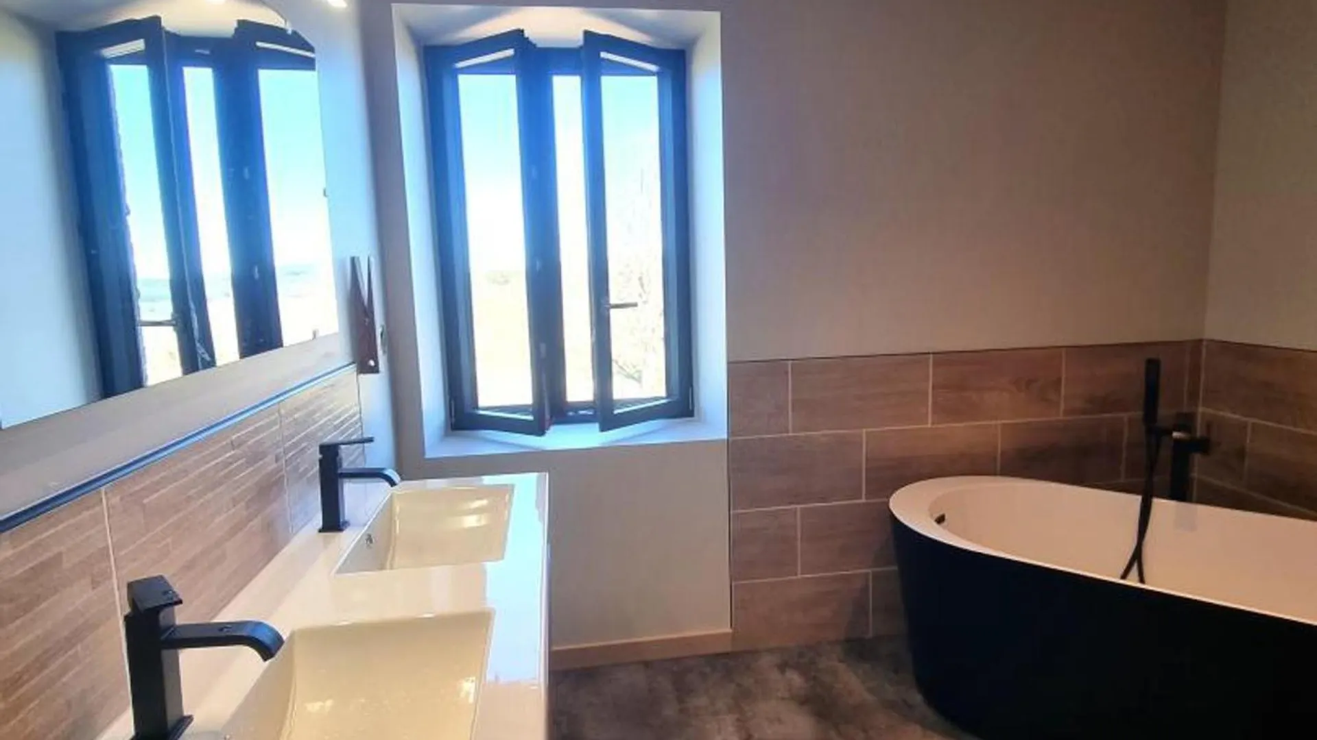 Holiday home Gite De Charme Avec Piscine Interieure Chauffee, 12/14 Personnes - Fr-1-496-346 Saint-Priest-la-Prugne