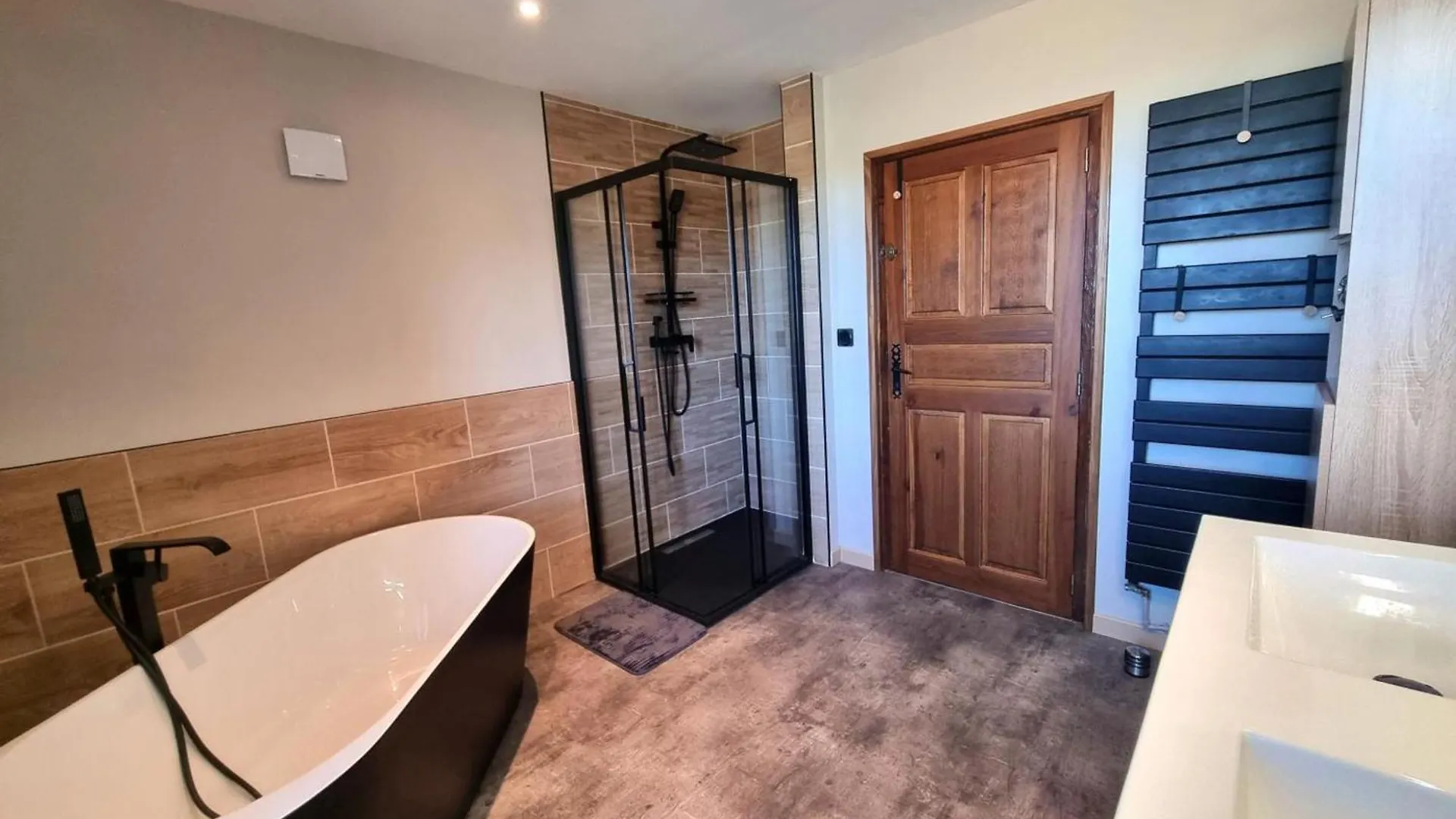 بيت للعطل Gite De Charme Avec Piscine Interieure Chauffee, 12/14 Personnes - Fr-1-496-346 Saint-Priest-la-Prugne